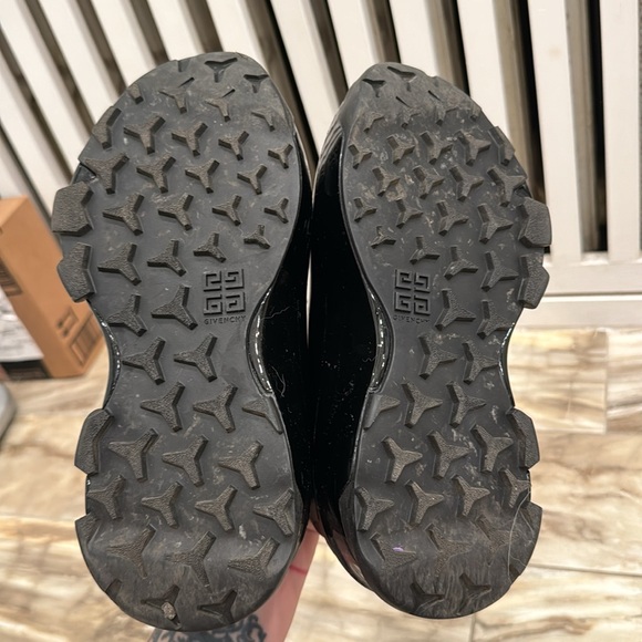 Givenchy Monumental Low Sneaker - Picture 4 of 8